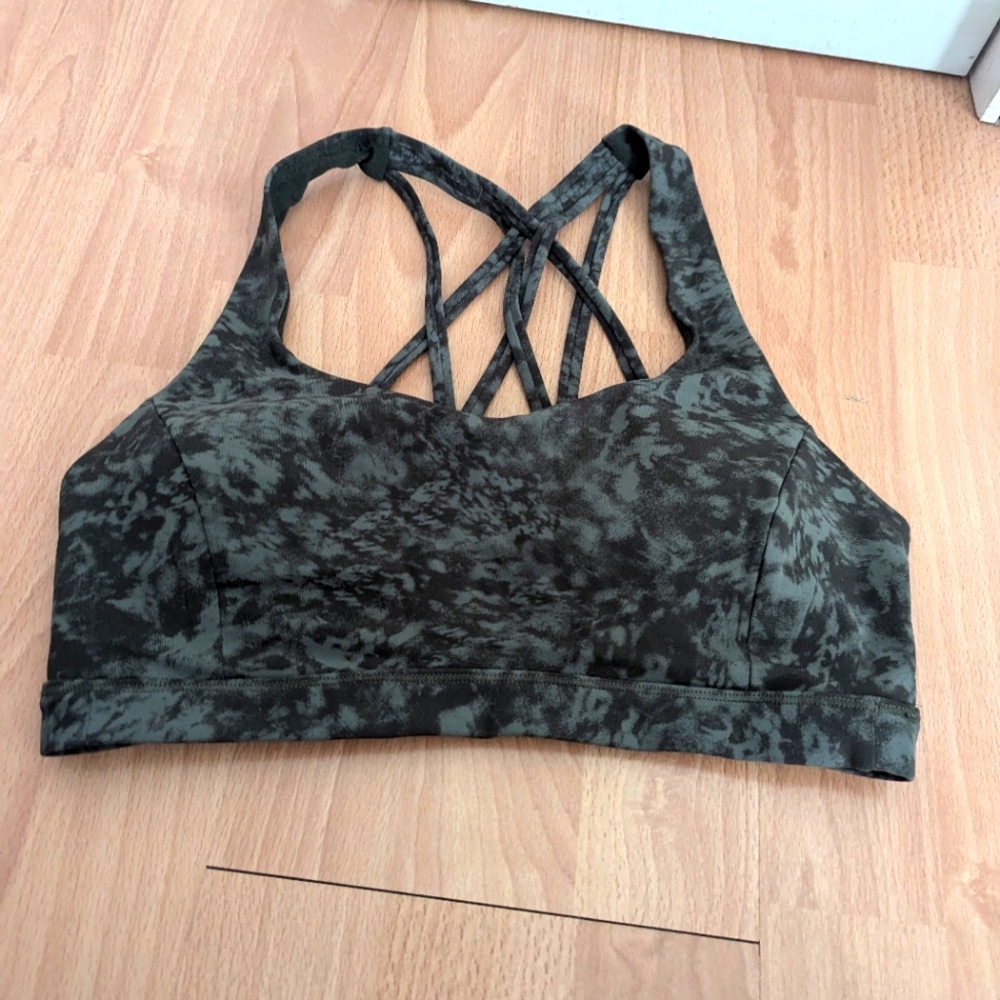 Lululemon Free to be Serene Sports Bra (Size 6) *Like New*